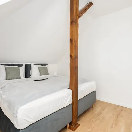 Rycerska With Parking By Renters Lägenhet