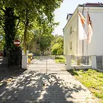 Rycerska With Parking By Renters *