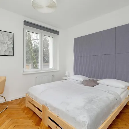 Rycerska With Parking By Renters 포즈난