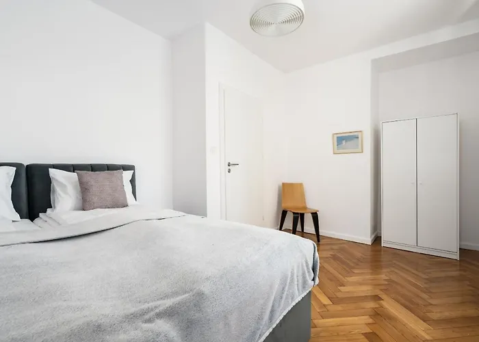 Apartment Rycerska With Parking By Renters