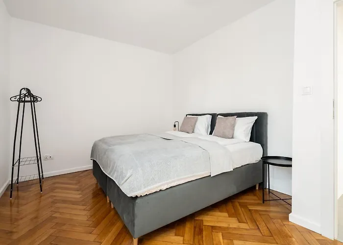 Daire Rycerska With Parking By Renters Poznan