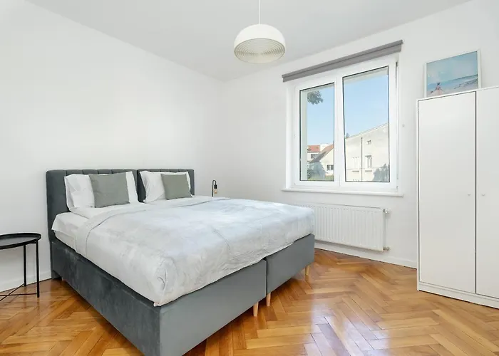 Rycerska With Parking By Renters *